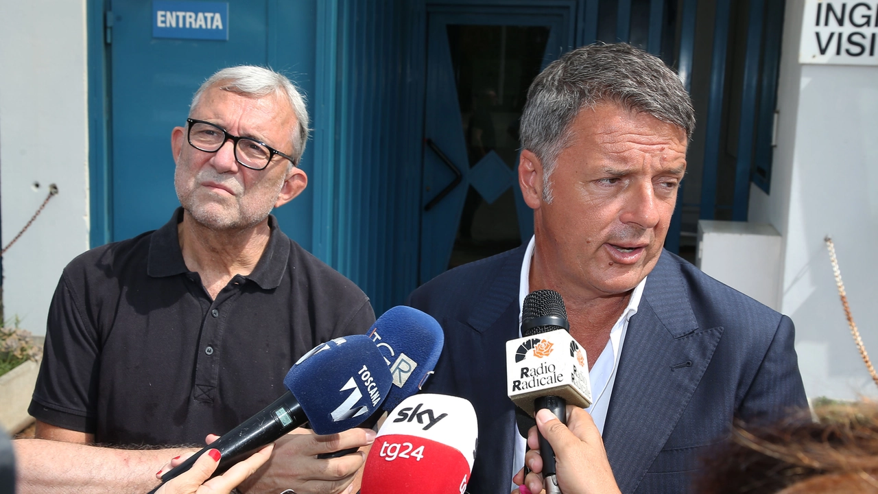 Renzi e Giachetti all'esterno del carcere di Sollicciano (New Press Photo) Renzi e Giachetti all'esterno del carcere di Sollicciano (New Press Photo)