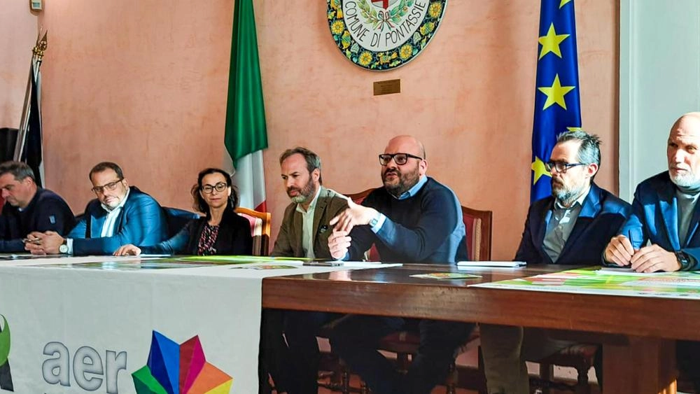 I sindaci di Valdisieve e Valdarno insieme al presidente di Alia Multiutility Perra I sindaci di Valdisieve e Valdarno insieme al presidente di Alia Multiutility Perra