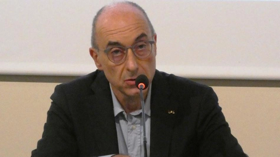 Lorenzo Bandinelli, capogruppo del centrodestra in consiglio comunale interviene sulla questione della rimozione dei rifiuti Lorenzo Bandinelli, capogruppo del centrodestra in consiglio comunale interviene sulla questione della rimozione dei rifiuti
