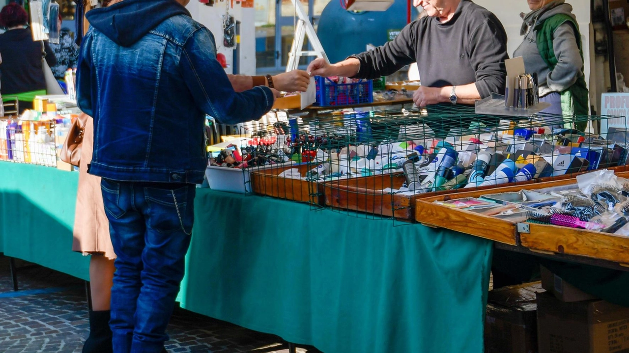 La millenaria Fiera di San Luca a Impruneta celebra le tradizioni locali con eventi culturali, mostre, mercati artigianali e spettacoli, culminando il 15 ottobre con la fiera del bestiame e uno spettacolo pirotecnico. Nuove iniziative come la podistica "Corri alla Fiera" arricchiscono il programma, mantenendo viva la storia del paese. La millenaria Fiera di San Luca a Impruneta celebra le tradizioni locali con eventi culturali, mostre, mercati artigianali e spettacoli, culminando il 15 ottobre con la fiera del bestiame e uno spettacolo pirotecnico. Nuove iniziative come la podistica "Corri alla Fiera" arricchiscono il programma, mantenendo viva la storia del paese.