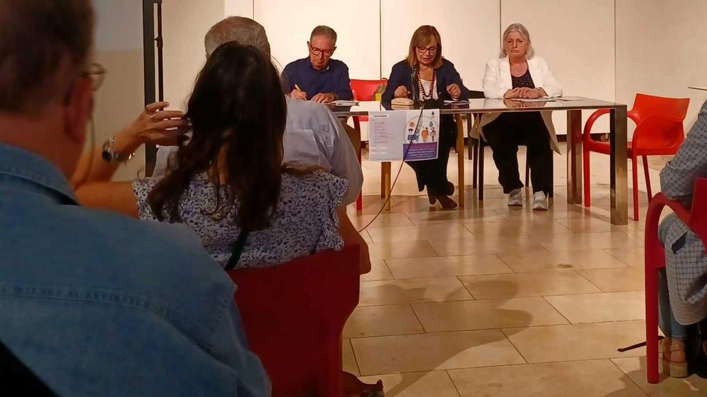 La Comunità Energetica Rinnovabile (CER) a Poggibonsi è stata protagonista di un incontro pubblico, nella Sala Set del Politeama, di approfondimento sul tema La Comunità Energetica Rinnovabile (CER) a Poggibonsi è stata protagonista di un incontro pubblico, nella Sala Set del Politeama, di approfondimento sul tema