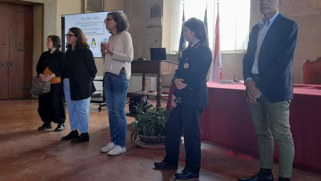 L’iniziativa ha coinvolto 15 classi appartenenti a quattro diversi istituti . Evento del Comune con la Polizia locale, insieme ad Alia Servizi Ambientali . L’iniziativa ha coinvolto 15 classi appartenenti a quattro diversi istituti . Evento del Comune con la Polizia locale, insieme ad Alia Servizi Ambientali .
