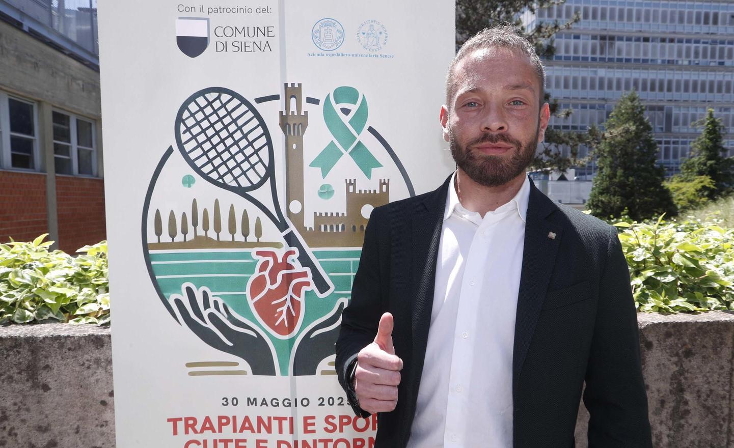 https://www.lanazione.it/image-service/view/acePublic/alias/contentid/MWE2YTcyMDItNGQ1My00/0/dalle-sale-operatorie-al-tennis-storia-di-francesco-fiore-lo-sport-ha-salvato-la-mia-infanzia.jpeg