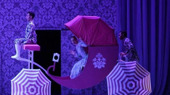 Una scena di Cenerentola nella produzione firmata dal dal coreografo Giorgio Madia Una scena di Cenerentola nella produzione firmata dal dal coreografo Giorgio Madia