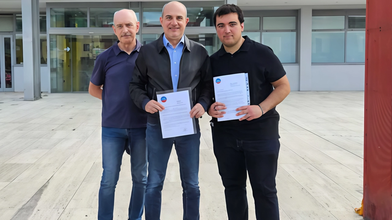 Maurizio Freschi, presidente dell’associazione Scandicci Civica (al centro) con Juri Baglioni, responsabile giovani, alla sua sinistra Maurizio Freschi, presidente dell’associazione Scandicci Civica (al centro) con Juri Baglioni, responsabile giovani, alla sua sinistra