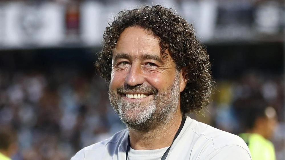 CARRARA "Non vogliamo essere una meteora, vogliamo rimanere in serie B a lungo". Manrico Gemignani (nella foto), presidente della Carrarese, queste... CARRARA "Non vogliamo essere una meteora, vogliamo rimanere in serie B a lungo". Manrico Gemignani (nella foto), presidente della Carrarese, queste...