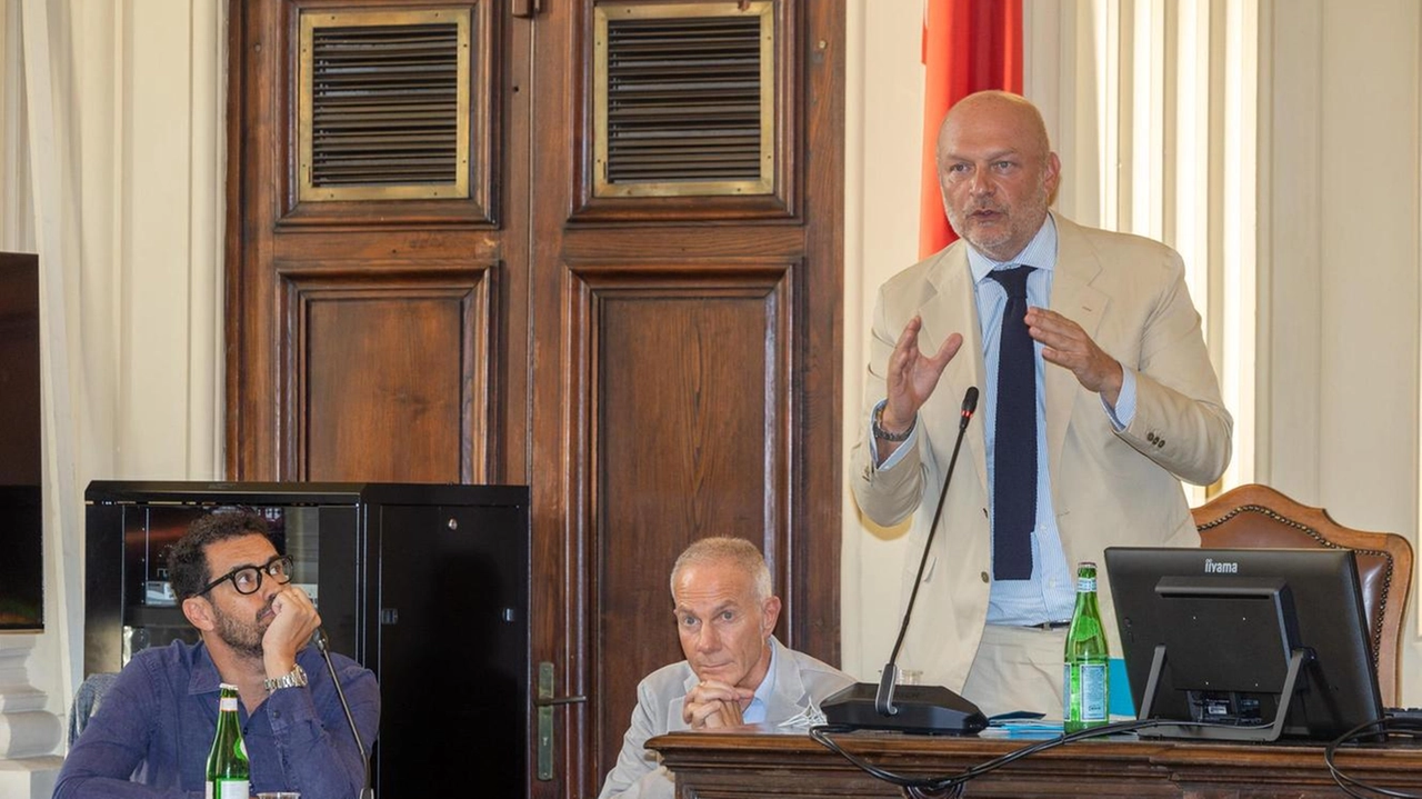 Il sindaco Claudio del Rosso in consiglio comunale (Goiorani) Il sindaco Claudio del Rosso in consiglio comunale (Goiorani)