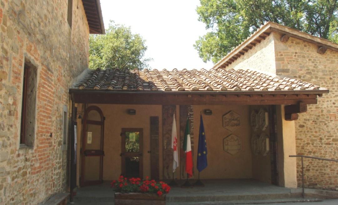 https://www.lanazione.it/image-service/view/acePublic/alias/contentid/MWExNWU1NjItM2MxMy00/0/l-ingresso-del-museo-casa-di-giotto.jpeg