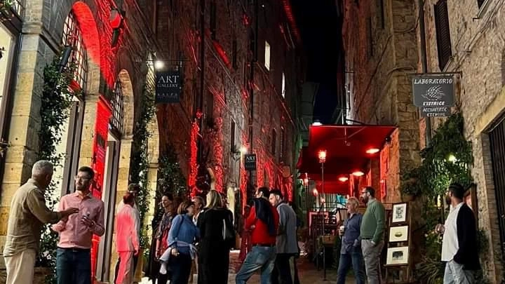 La Notte rossa colorerà Volterra il 14 settembre con una serie di piccoli eventi diffusi in centro città La Notte rossa colorerà Volterra il 14 settembre con una serie di piccoli eventi diffusi in centro città