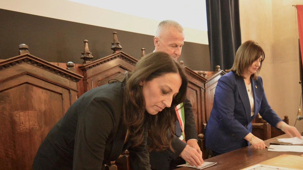 La firma dell’accordo sul Giubileo tra Assisi e Roma avvenuta ieri a Roma per azioni congiunte nell’Anno santo