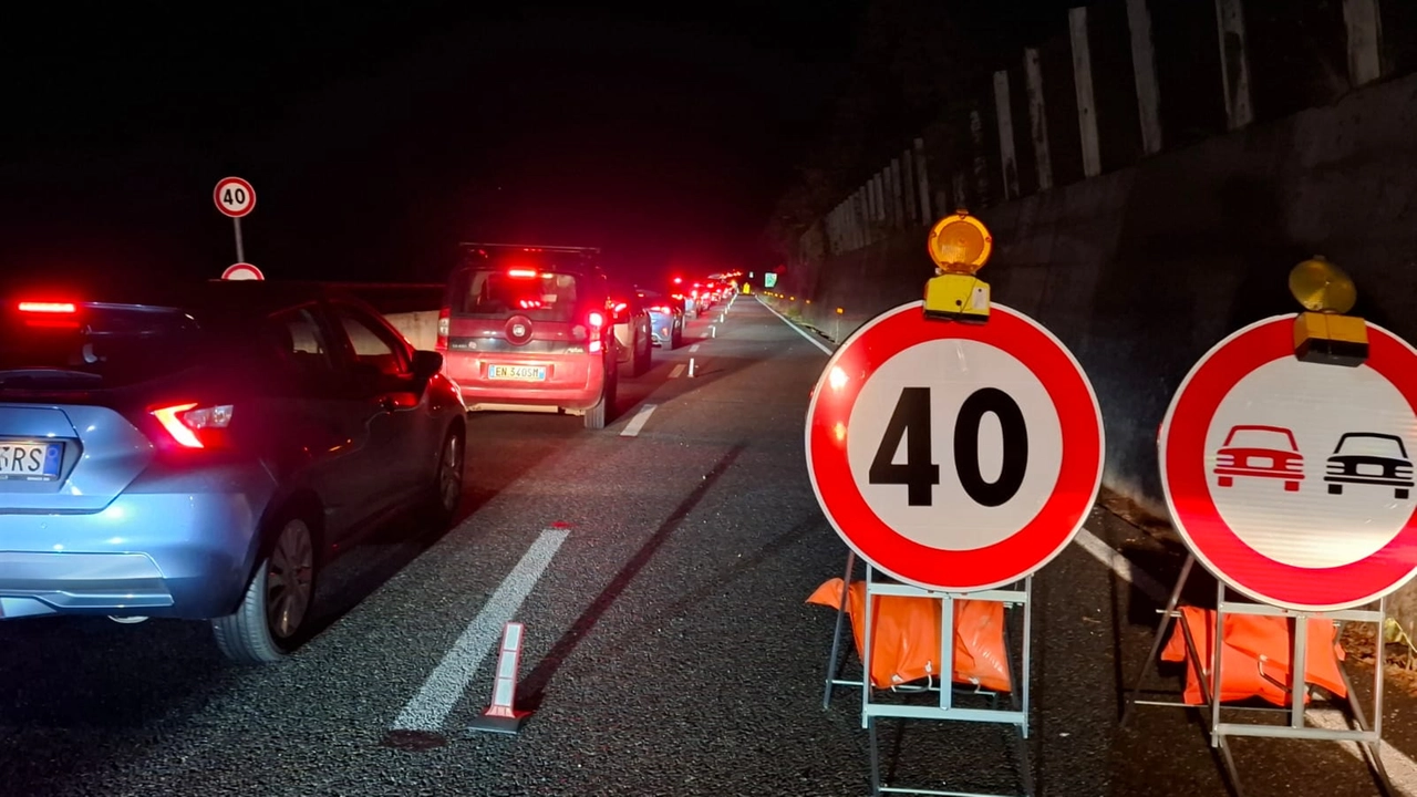 Incidente sull'Autopalio, strada chiusa per consentire i soccorsi (Foto Taddei/Germogli)