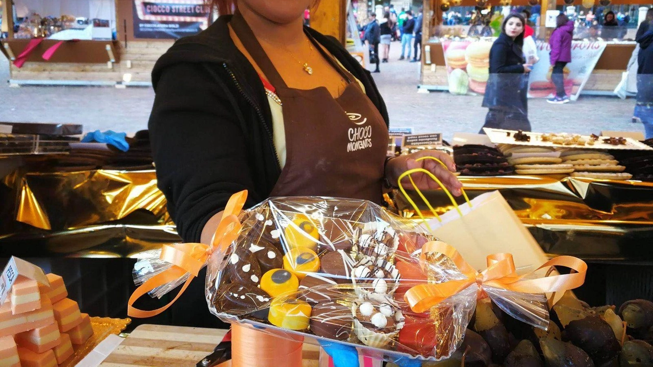 Fine settimana all’insegna del cioccolato artigianale di qualità in piazza San Frediano. Da domani 4 a domenica 6 torna... Fine settimana all’insegna del cioccolato artigianale di qualità in piazza San Frediano. Da domani 4 a domenica 6 torna...