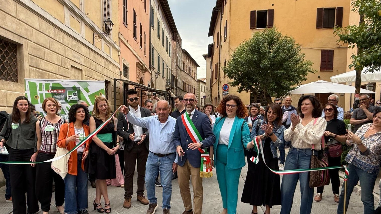 L’inaugurazione dell’iniziativa ieri, in basso la visita dell’assessore Marras L’inaugurazione dell’iniziativa ieri, in basso la visita dell’assessore Marras