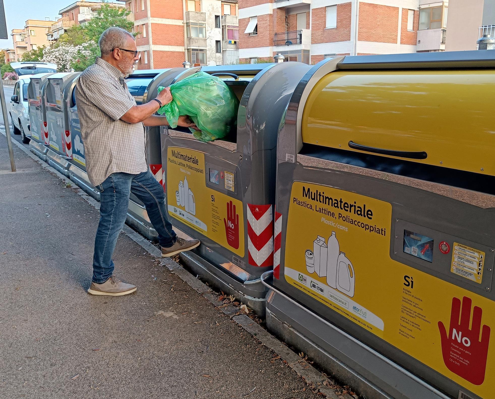 Raccolta differenziata. Addio al vecchio porta a porta. Ecco i cassonetti intelligenti Raccolta differenziata. Addio al vecchio porta a porta. Ecco i cassonetti intelligenti