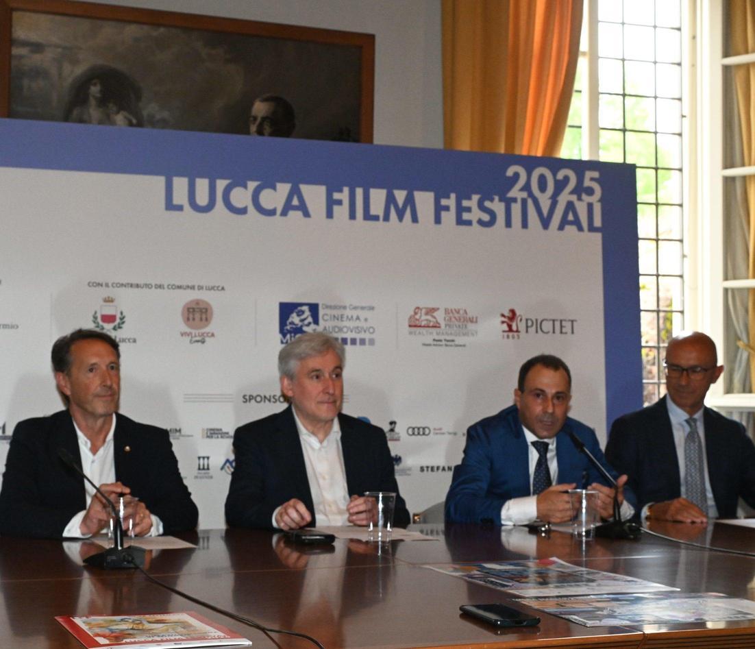 https://www.lanazione.it/image-service/view/acePublic/alias/contentid/MWEzMzI0YWQtYTBjZC00/0/una-citta-da-oscar-kevin-spacey-super-ospite-speciale.jpeg?f=1.90:1&w=1200