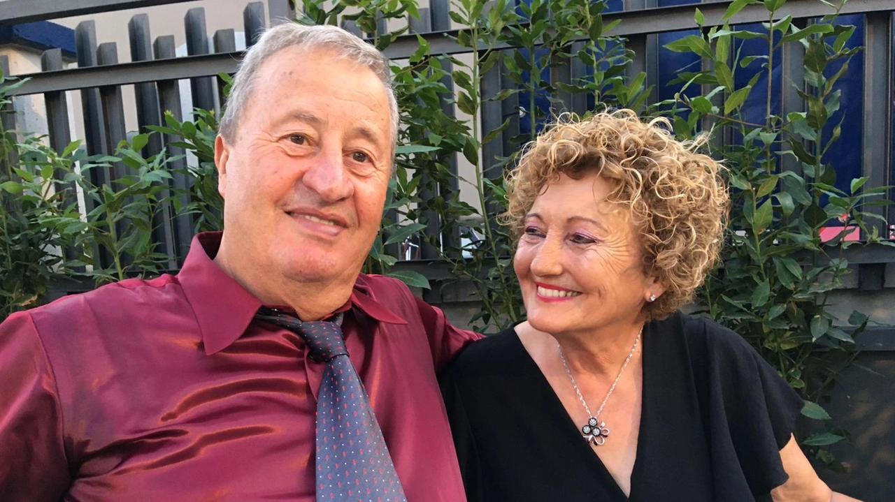 Renzo Sarti e Ines Pellegrini (nella foto) di Zone festeggiano oggi le nozze d’oro. “Quanti anni, quanta strada, lunga e... Renzo Sarti e Ines Pellegrini (nella foto) di Zone festeggiano oggi le nozze d’oro. “Quanti anni, quanta strada, lunga e...
