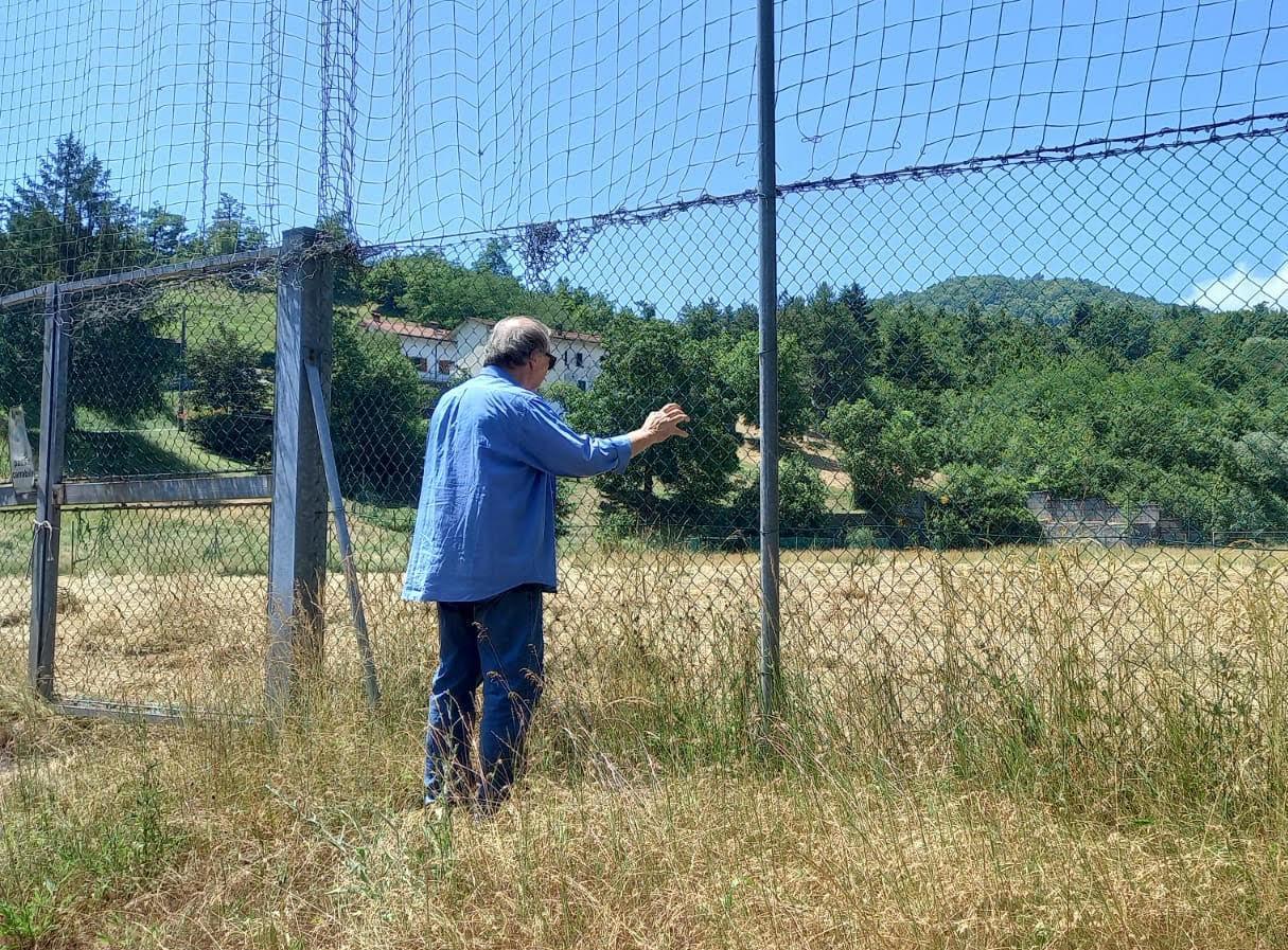 Il campo sportivo in abbandono. Perdita per le squadre giovanili. Nemmeno Pegaso può atterrare