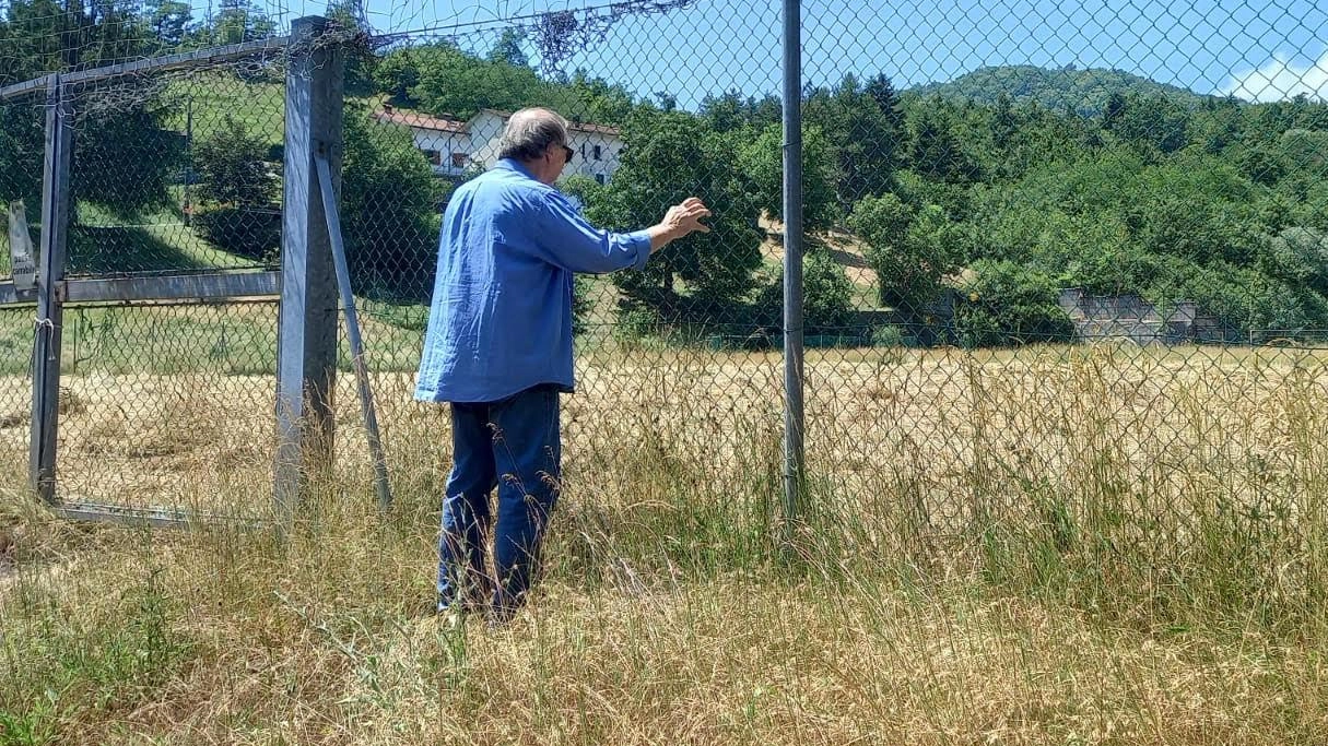 Il campo sportivo in abbandono. Perdita per le squadre giovanili. Nemmeno Pegaso può atterrare