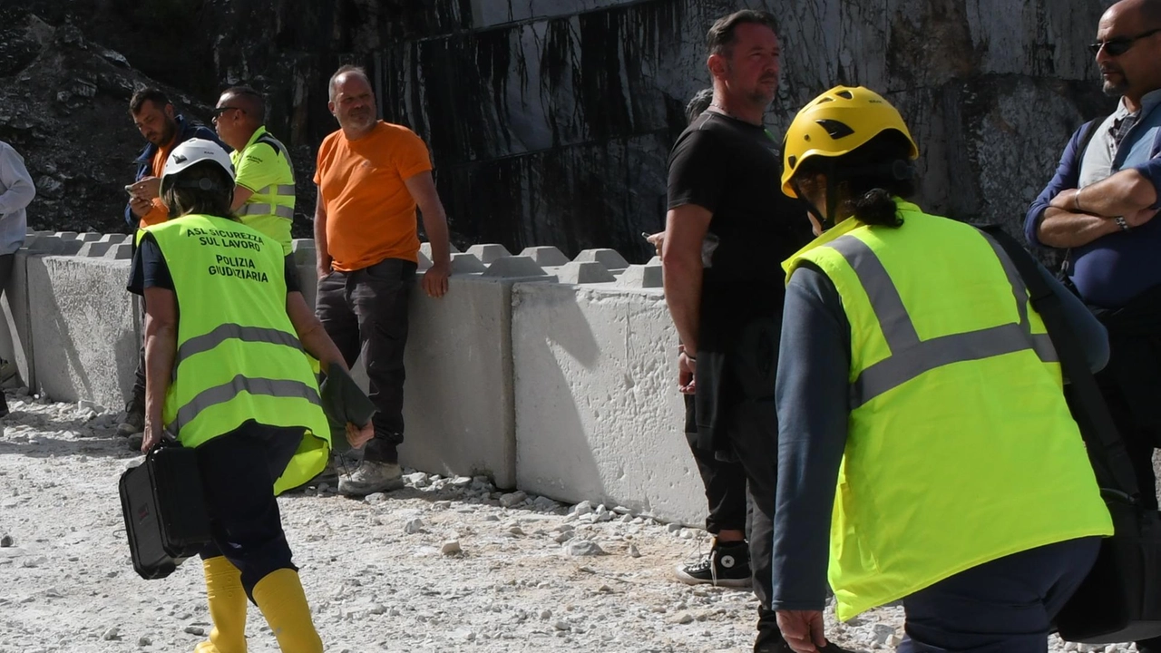 Sindacati, amministratori locali, Inps, Inail, Asl e forze dell’ordine. Il punto su regole da rispettare, controlli e subappalti nella nautica. Sindacati, amministratori locali, Inps, Inail, Asl e forze dell’ordine. Il punto su regole da rispettare, controlli e subappalti nella nautica.