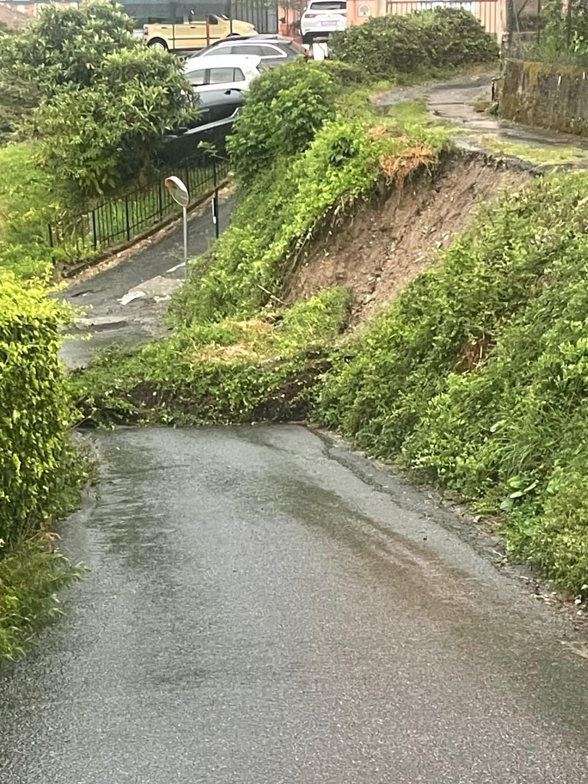 Maltempo, frana ad Arcola. Chiusa via Romana