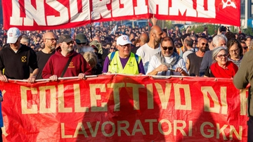 Ex Gkn, quattro anni di ’resistenza’. Concerto e assemblea in piazza