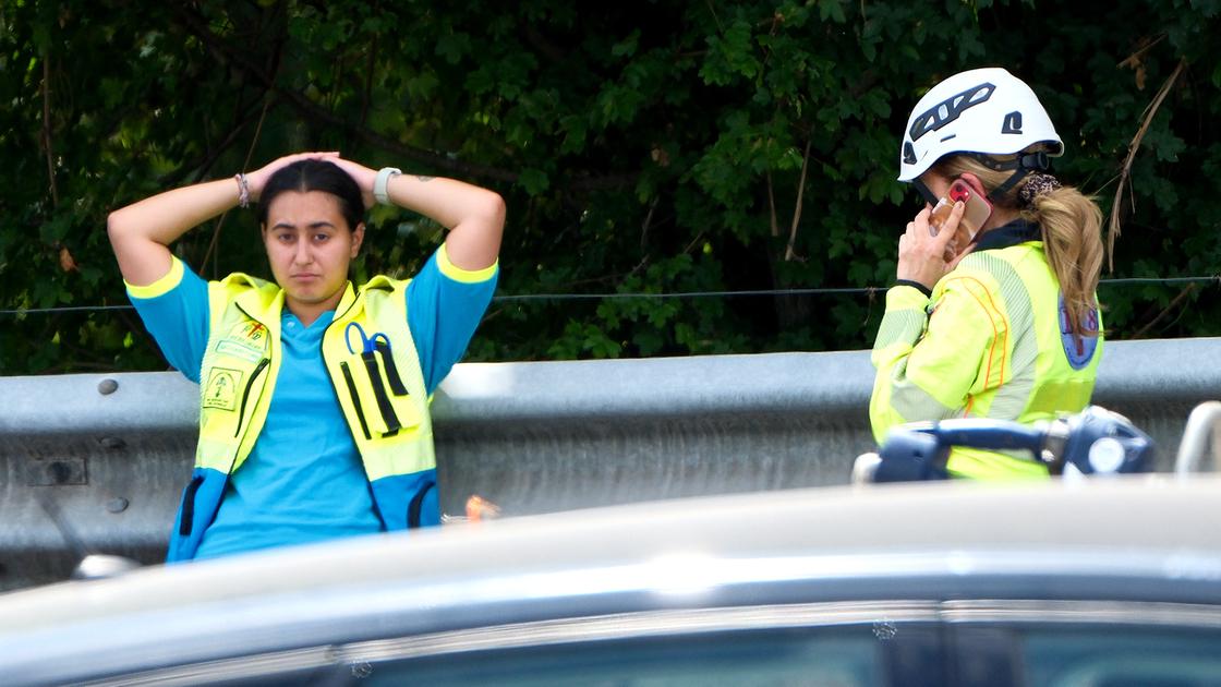 Inferno in A1, dolore senza fine. La comunità piange i suoi volontari: “Che strazio, erano parte di noi” Inferno in A1, dolore senza fine. La comunità piange i suoi volontari: “Che strazio, erano parte di noi”