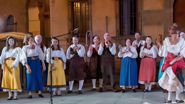 Appuntamento questa sera alle 21.30 in piazza Signorelli a Cortona Appuntamento questa sera alle 21.30 in piazza Signorelli a Cortona