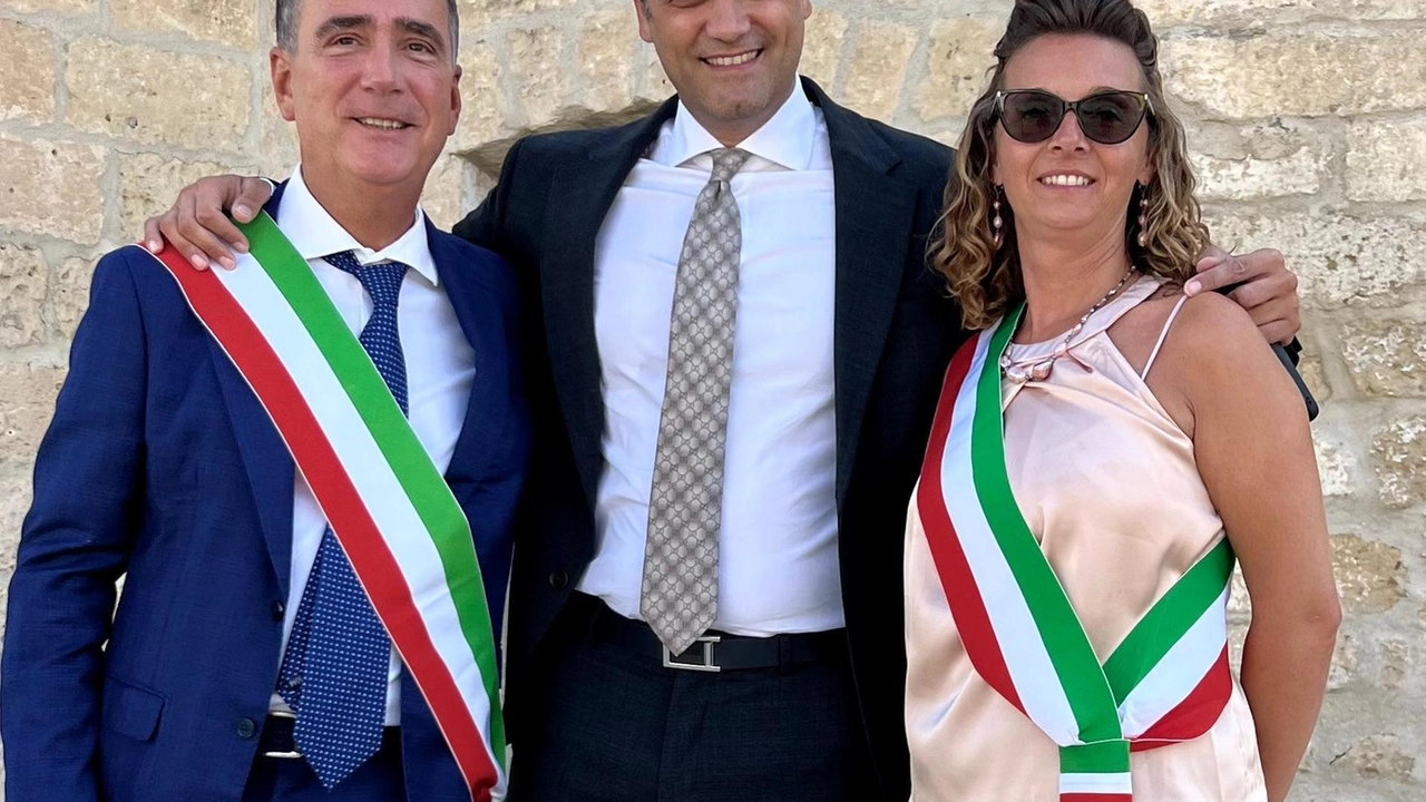 La sindaca Irene Marconi insieme ai colleghi che hanno preso parte alle celebrazioni che si sono svolte a Bernalda La sindaca Irene Marconi insieme ai colleghi che hanno preso parte alle celebrazioni che si sono svolte a Bernalda
