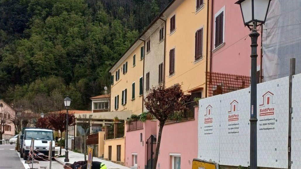 Restyling complessivo della piazza Carducci che oggi si presenta più decorosa ma anche più funzionale