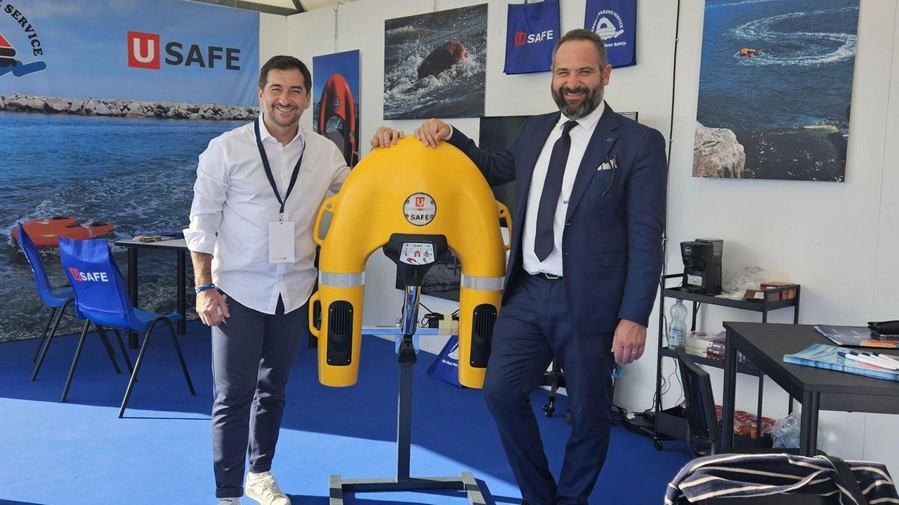 Allo stand di Versilia Marine Service ha partecipato anche Pietro Angelini di Navigo Allo stand di Versilia Marine Service ha partecipato anche Pietro Angelini di Navigo