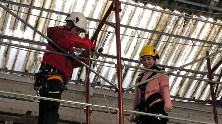 Geometri al lavoro in un cantiere edile. Adesso arriva un corso di laurea triennale Geometri al lavoro in un cantiere edile. Adesso arriva un corso di laurea triennale