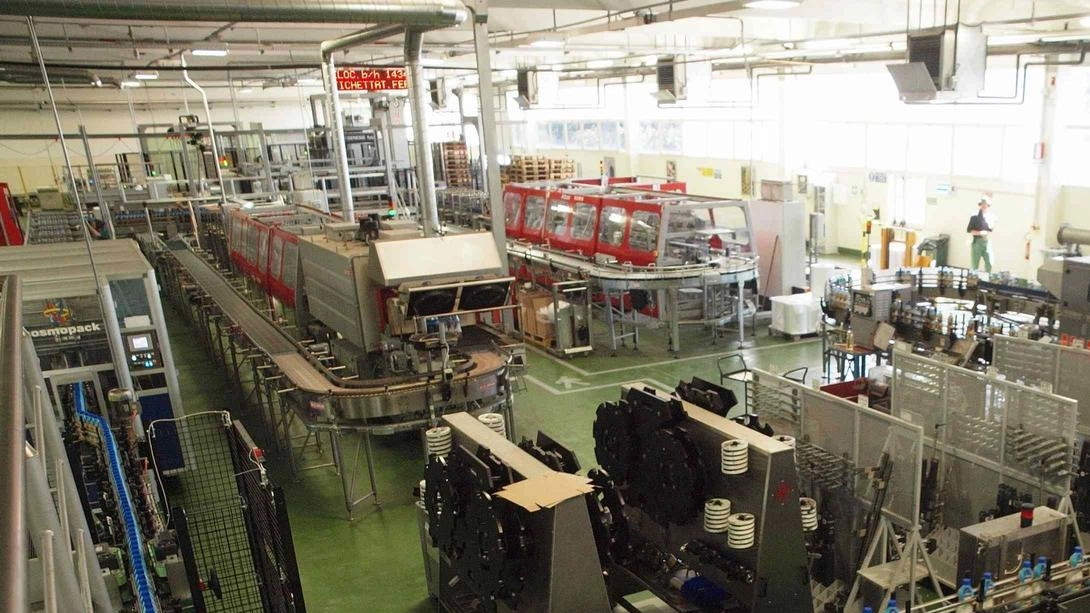 Un’immagine scattata all’interno dello stabilimento di Montramito che si trova non lontano dalle rive del lago di Massaciuccoli Un’immagine scattata all’interno dello stabilimento di Montramito che si trova non lontano dalle rive del lago di Massaciuccoli