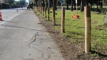 A Pietrasanta ladri colpiscono di nuovo: borsa rubata da auto parcheggiata al viale Apua. Donna derubata mentre faceva una passeggiata in Versiliana. Denuncia ai carabinieri e appello alla cittadinanza per maggiore attenzione. A Pietrasanta ladri colpiscono di nuovo: borsa rubata da auto parcheggiata al viale Apua. Donna derubata mentre faceva una passeggiata in Versiliana. Denuncia ai carabinieri e appello alla cittadinanza per maggiore attenzione.