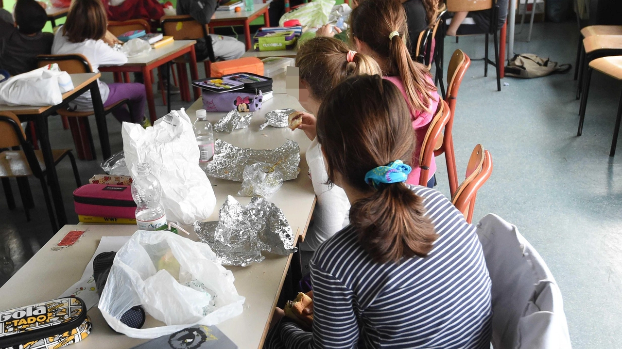 Massima attenzione a Bastia Umbra dopo i casi di salmonella che hanno portato alla chiusura di alcune mense scolastiche Massima attenzione a Bastia Umbra dopo i casi di salmonella che hanno portato alla chiusura di alcune mense scolastiche