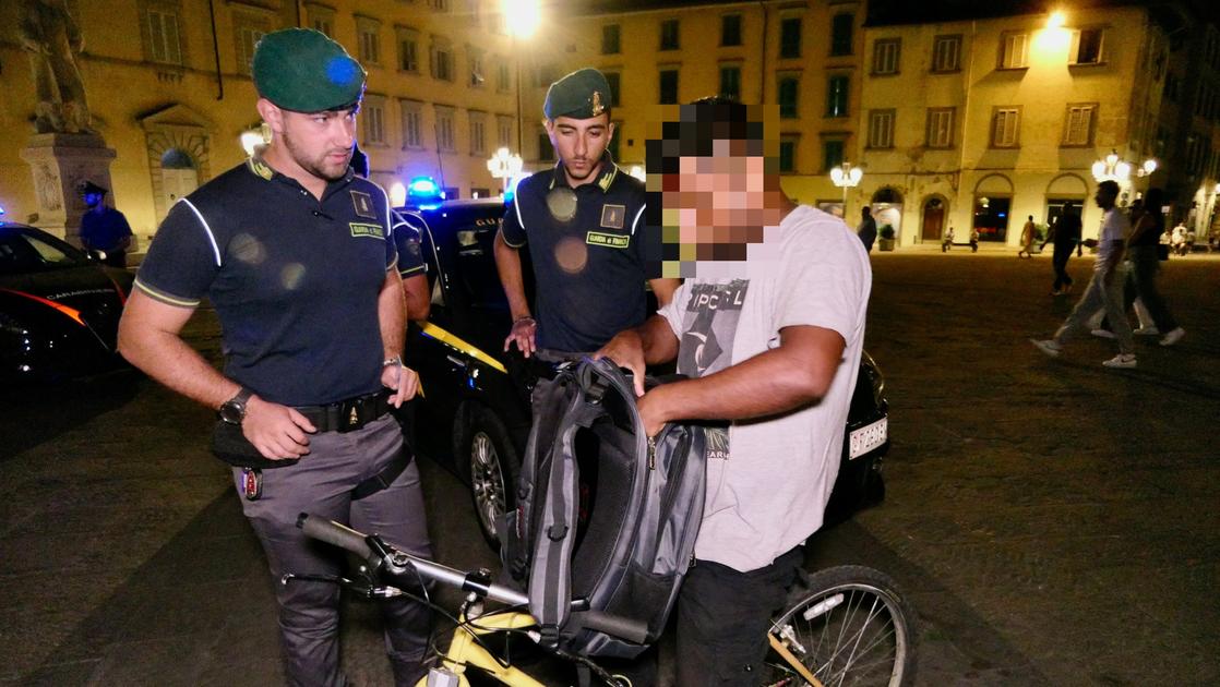 Prato, controlli straordinari in centro: servizi mirati di carabinieri e finanza Prato, controlli straordinari in centro: servizi mirati di carabinieri e finanza