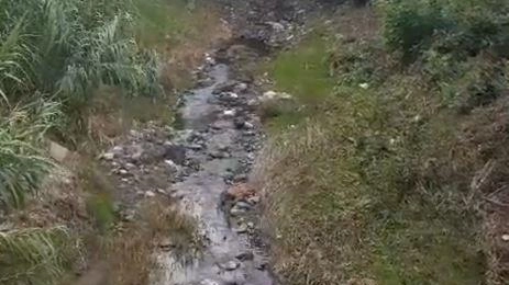 Un’immagine inviata dalla lettrice del Bardena ancora pieno di detriti Un’immagine inviata dalla lettrice del Bardena ancora pieno di detriti
