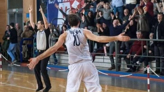 Mentre sul fronte mercato stanno iniziando a muoversi le acque proprio in questi giorni, con la Virtus impegnata a tutto... Mentre sul fronte mercato stanno iniziando a muoversi le acque proprio in questi giorni, con la Virtus impegnata a tutto...