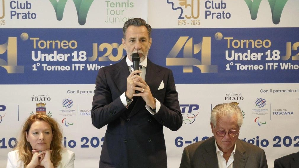 Il presidente del Tc Prato Marco Romagnoli, a fianco la sindaca Ilaria Bugetti