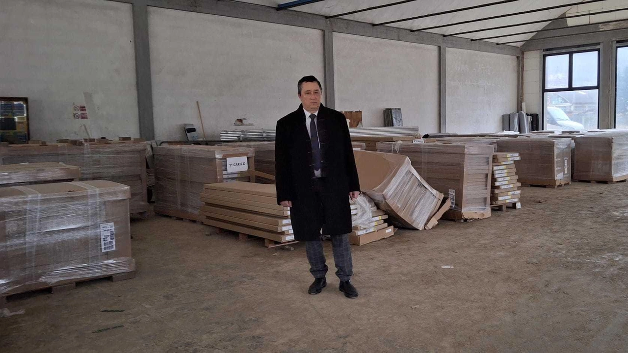 L’ex sindaco di Vaiano Bosi racconta la storia di solidarietà intrecciata con la burocrazia. Gli arredi sono stati regalati da Ikea ed erano destinati alle famiglie alluvionate di molti comuni. . L’ex sindaco di Vaiano Bosi racconta la storia di solidarietà intrecciata con la burocrazia. Gli arredi sono stati regalati da Ikea ed erano destinati alle famiglie alluvionate di molti comuni. .