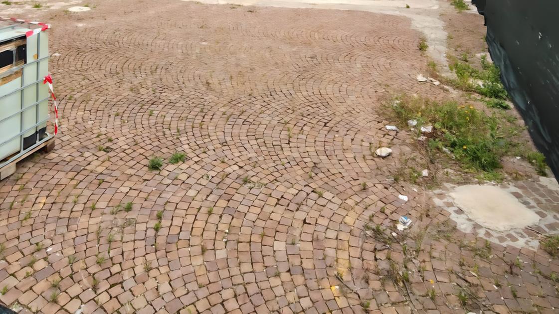 https://www.lanazione.it/image-service/view/acePublic/alias/contentid/MWI5NDMzZWMtNmNiNS00/0/parcheggio-e-area-verde-al-posto-dellex-distributore.jpeg?f=16:9&w=1200&h=630
