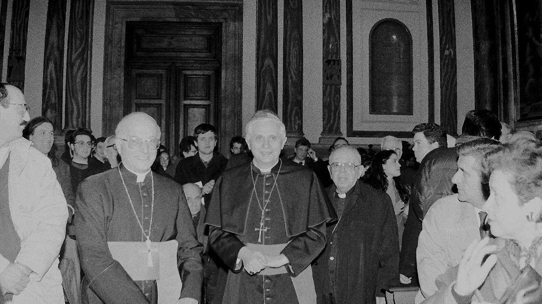 Una foto una storia L’incontro con Ratzinger del 1991 nello scatto di Augusto Mattioli. Una foto una storia L’incontro con Ratzinger del 1991 nello scatto di Augusto Mattioli.