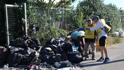 Sacchi neri: "È l’ora delle foto-trappole"