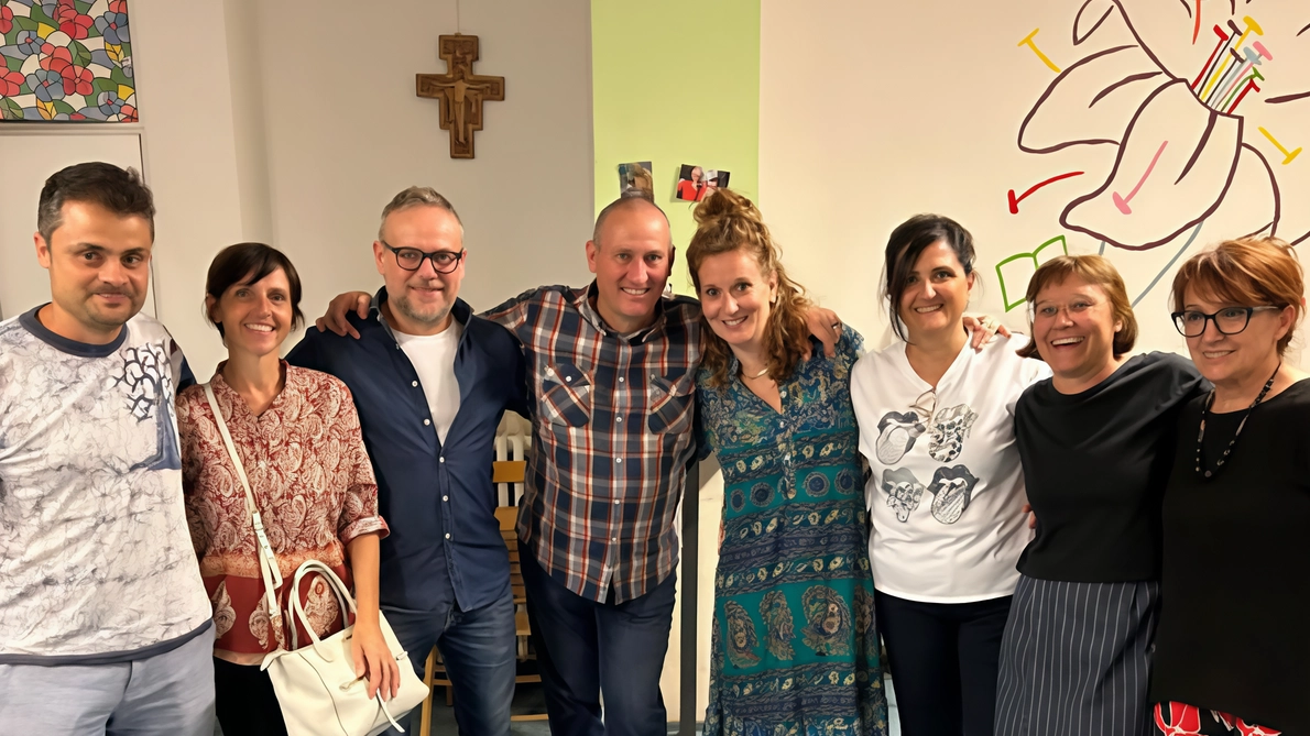 Una messa solenne e una festa a sorpresa hanno accompagnato il saluto della parrocchia del Giglio di Montevarchi al professore. Paolo Turini Una messa solenne e una festa a sorpresa hanno accompagnato il saluto della parrocchia del Giglio di Montevarchi al professore. Paolo Turini