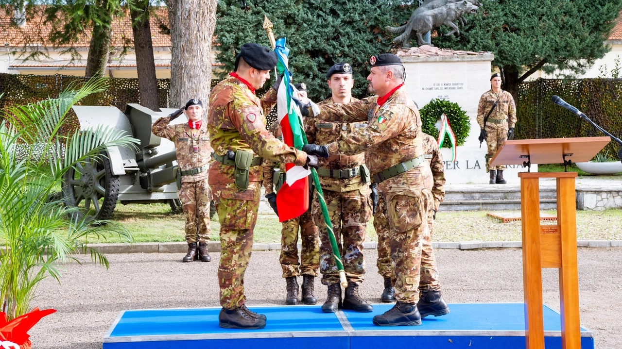 Il passaggio della bandiera di combattimento del 78° Reggimento Il passaggio della bandiera di combattimento del 78° Reggimento