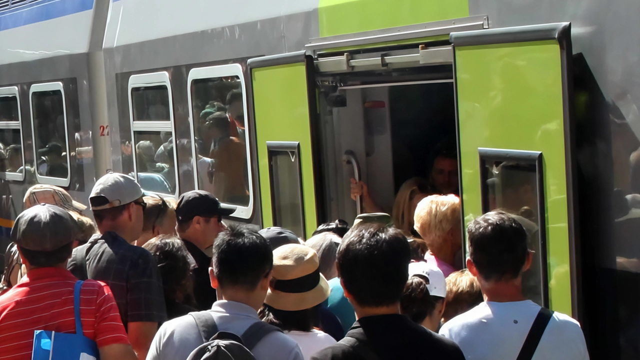 Turisti all’assalto dei treni Turisti all’assalto dei treni