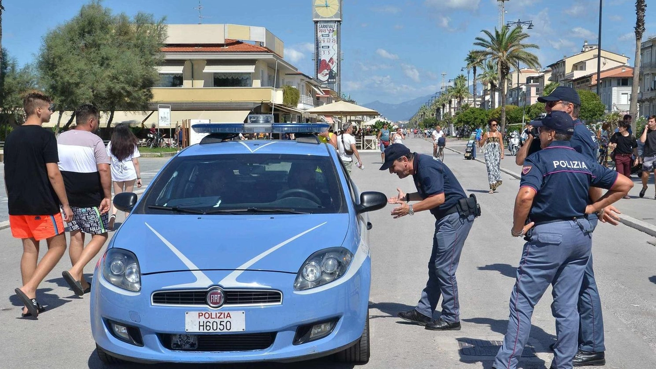 La Polizia ha arrestato in Passeggiata un uomo accusato di tentata rapina La Polizia ha arrestato in Passeggiata un uomo accusato di tentata rapina