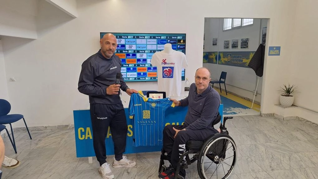 La Carrarese indossa t-shirt speciale per promuovere l'evento CarrozzAbile e sensibilizzare sulle barriere architettoniche. La Carrarese indossa t-shirt speciale per promuovere l'evento CarrozzAbile e sensibilizzare sulle barriere architettoniche.