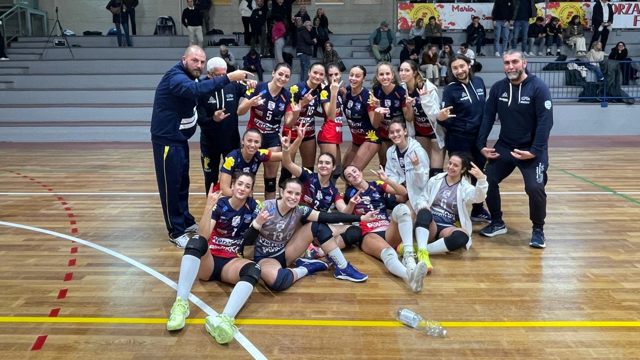 La squadra dopo la vittoria con San Miniato La squadra dopo la vittoria con San Miniato