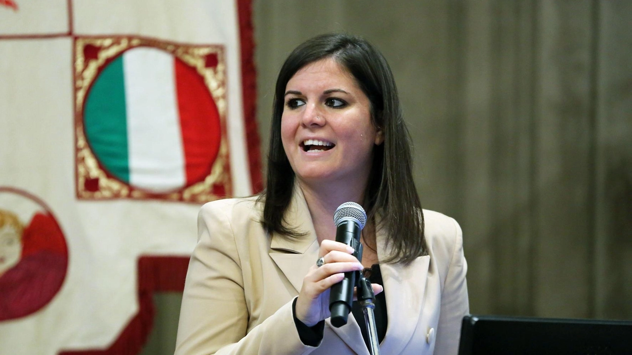 L’assessore regionale al lavoro Nardini replica ai sindaci Giannoni e Mini "Si uniscano a noi e sollecitino i ministri a intervenire rapidamente". L’assessore regionale al lavoro Nardini replica ai sindaci Giannoni e Mini "Si uniscano a noi e sollecitino i ministri a intervenire rapidamente".