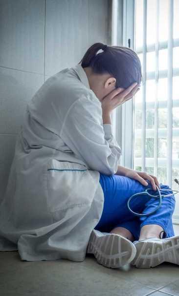 https://www.lanazione.it/image-service/view/acePublic/alias/contentid/MWJhMWQ2ZDQtODcyMi00/0/unapp-indaga-su-violenze-e-molestie-agli-operatori-sanitari.jpeg?f=1.90:1&h=630